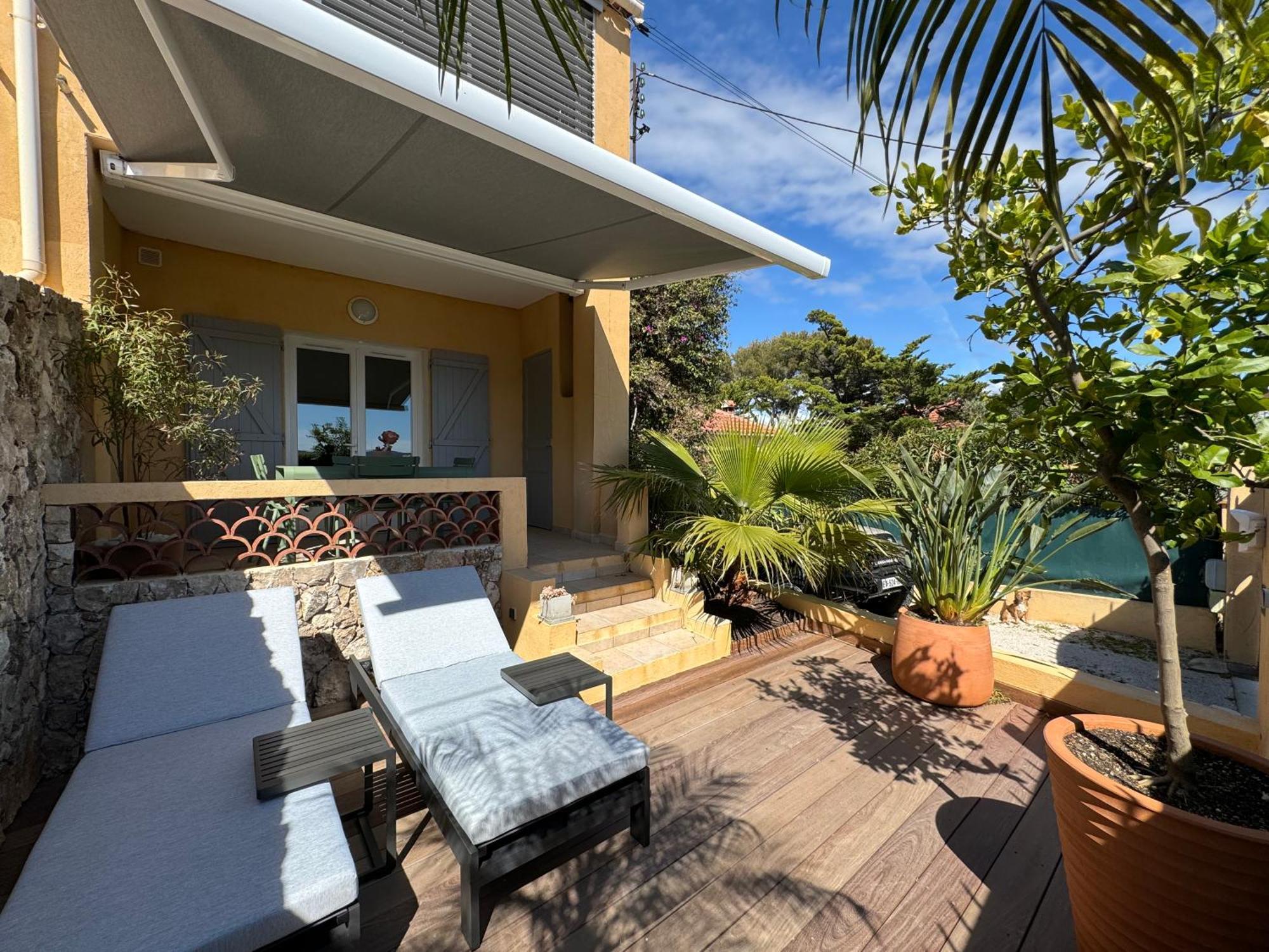 T2 vue mer avec jardinet / plage et port à pied Sanary-sur-Mer Extérieur photo