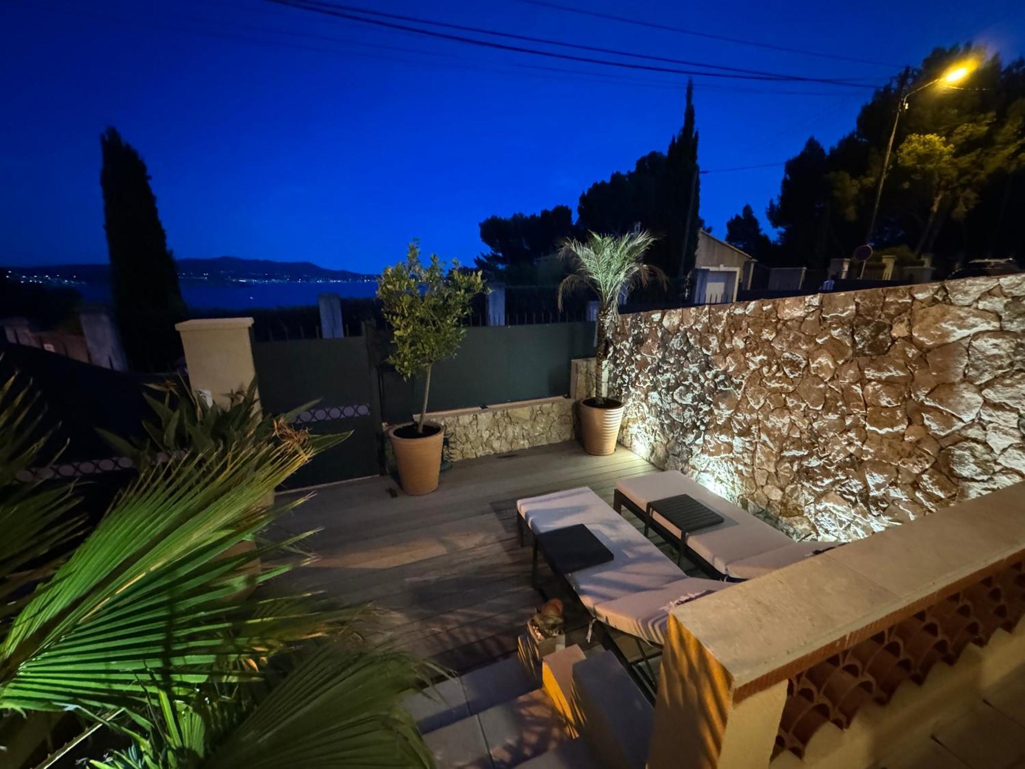 T2 vue mer avec jardinet / plage et port à pied Sanary-sur-Mer Extérieur photo